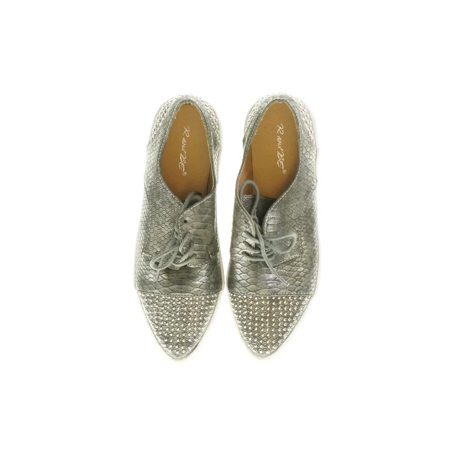 Sneakers med nitter fra R and BE (Str. 37)