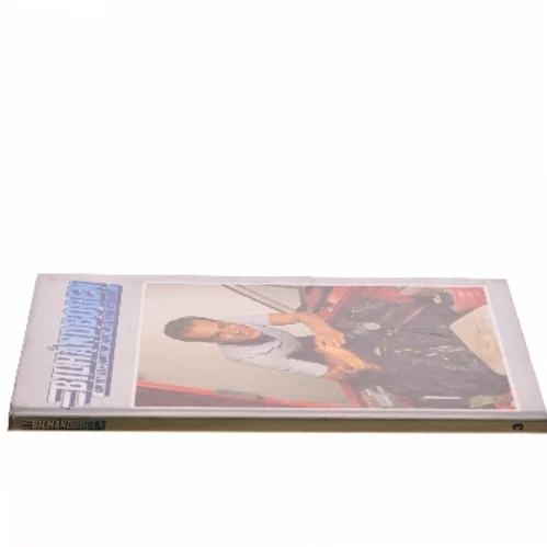 Bilhåndbogen af <Bogserien har flere bind og ser ud til at være skrevet af en eller flere eksperter inden for bilvedligeholdelse> (Bog)