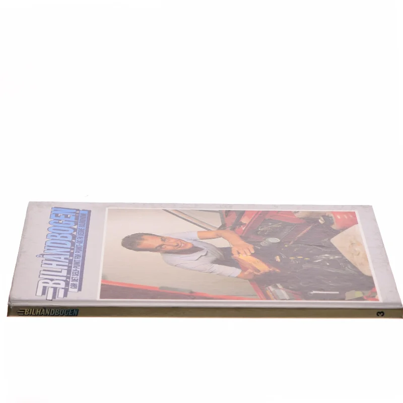 Bilhåndbogen af <Bogserien har flere bind og ser ud til at være skrevet af en eller flere eksperter inden for bilvedligeholdelse> (Bog)