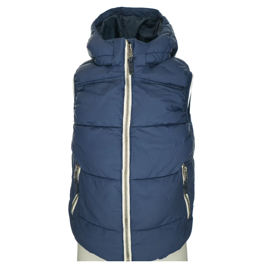 Vest fra H&M (str. 128)