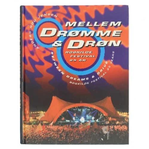 Mellem drømme & drøn : Roskilde Festival 25 år af Anders Rou Jensen (Bog)