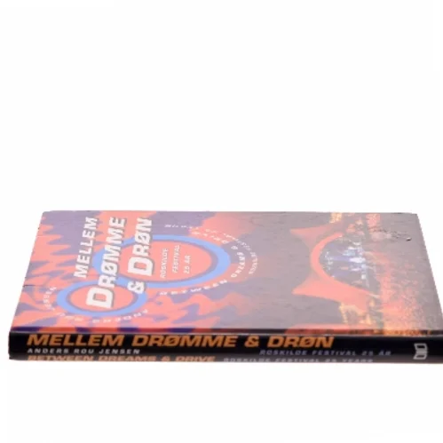 Mellem drømme & drøn : Roskilde Festival 25 år af Anders Rou Jensen (Bog)
