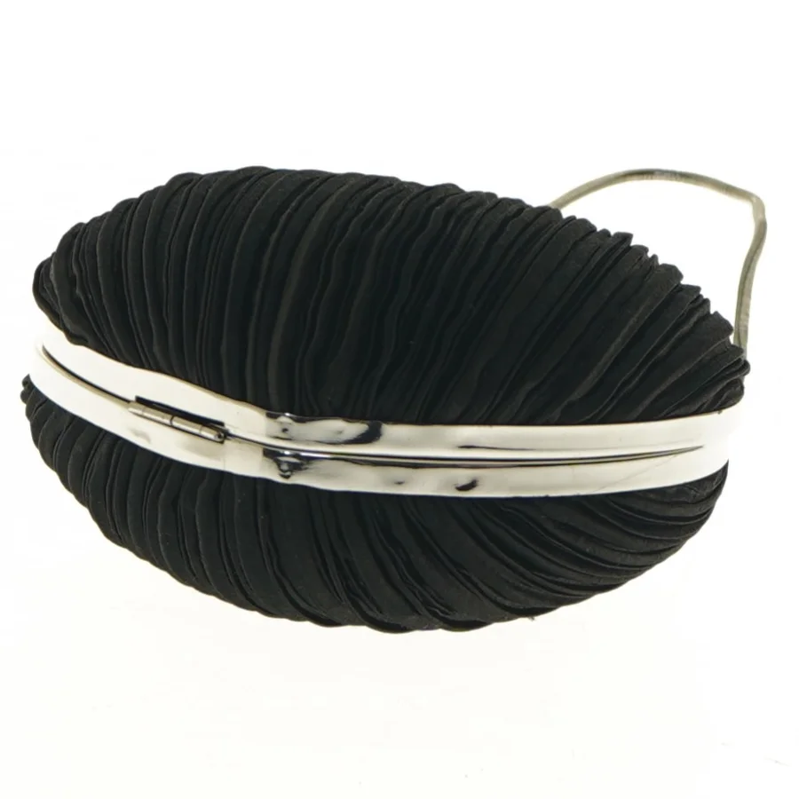 Hjerteformet taske med kæde (str. Ø 14 cm)