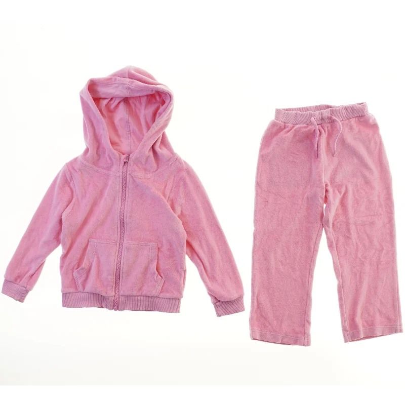 Lyserødt joggingsæt til børn fra Name It (str. 98)