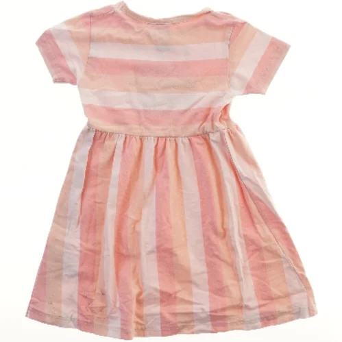 Danefæ Kortærmet kjole med krone motiv fra Danefæ (str. 92)