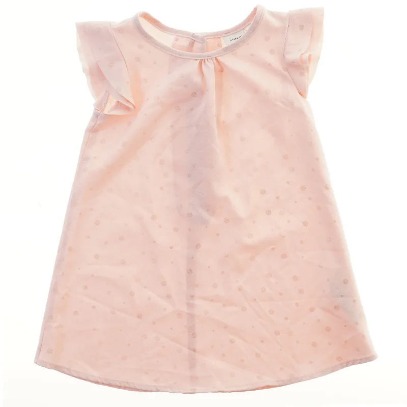 Lyserød kjole med prikker fra Name It (str. 98)