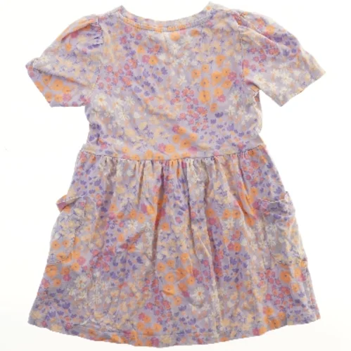 Blomsterkjole til børn fra Name It (str. 98)
