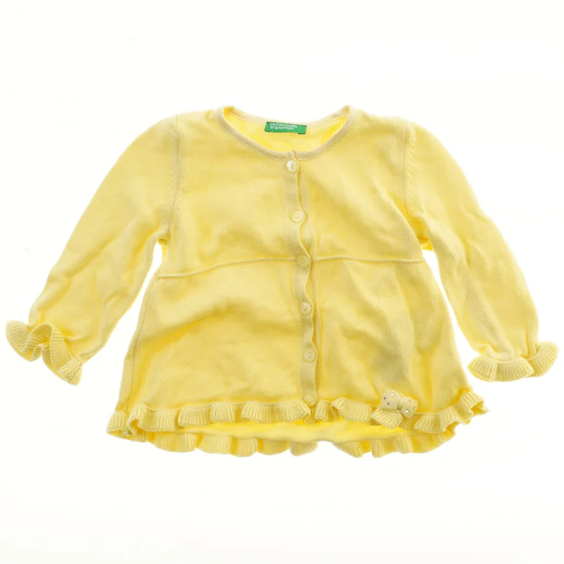 Gul cardigan med knapper (str. 68)