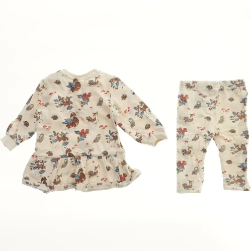 Børnesæt med dyreprint fra H&M (str. 74)