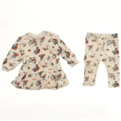 Børnesæt med dyreprint fra H&M (str. 74)