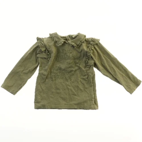 Langærmet bluse med flæsedetaljer fra En Fant (str. 92)