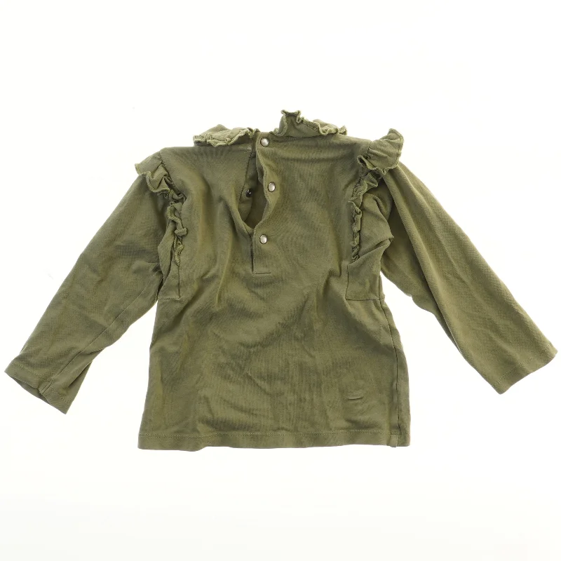 Langærmet bluse med flæsedetaljer fra En Fant (str. 92)