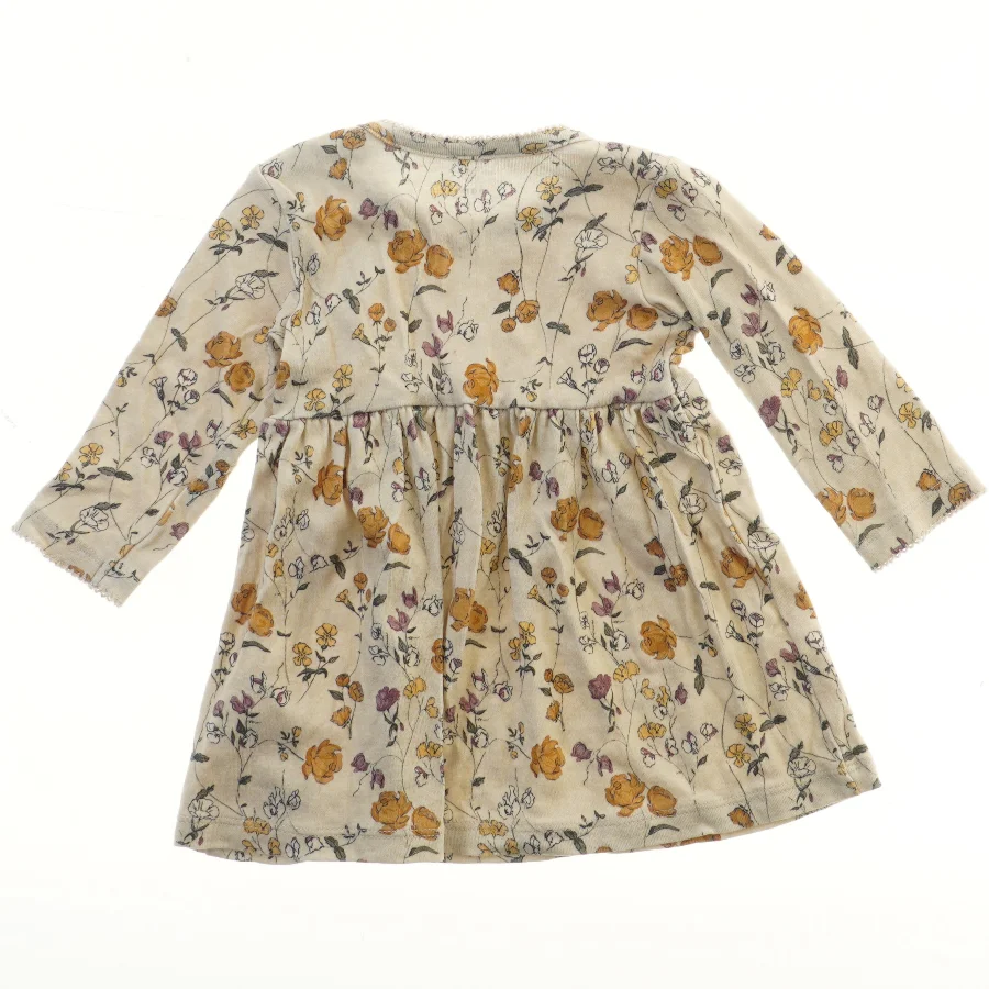 Blomstret kjole med lange ærmer fra Name It (str. 62)