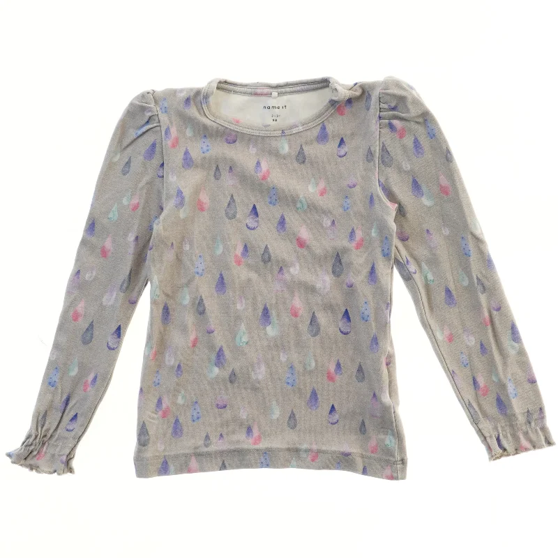 Langærmet bluse med dråbemønster fra Name It (str. 98)