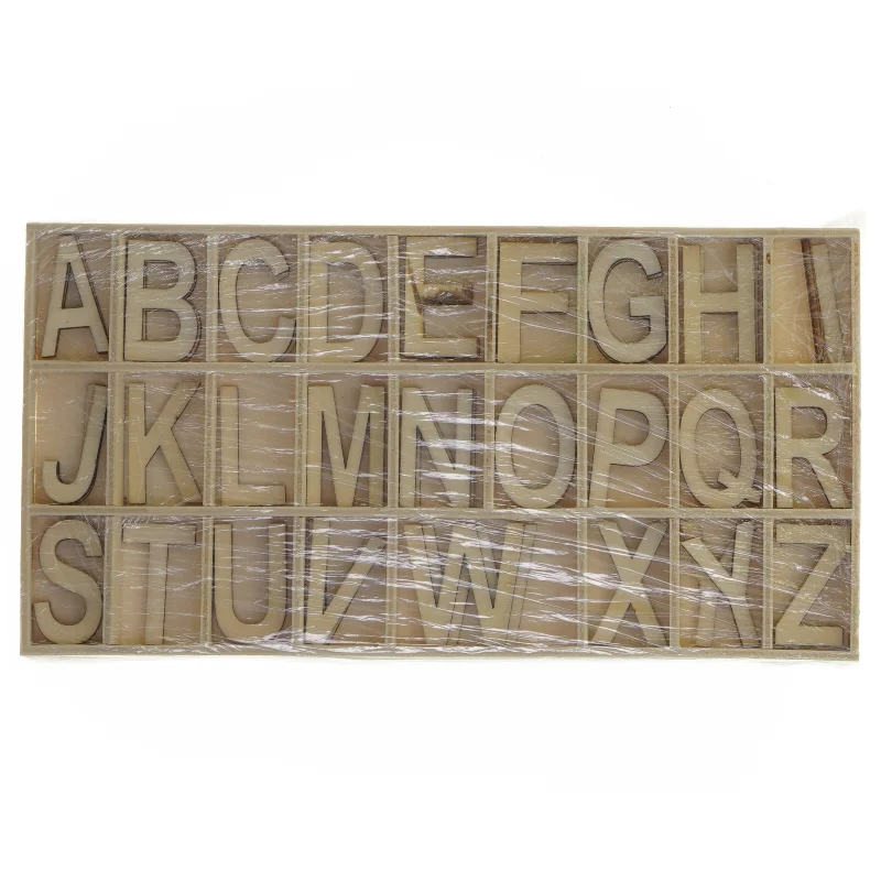 Træsæt med bogstaver (str. 26x14 cm)