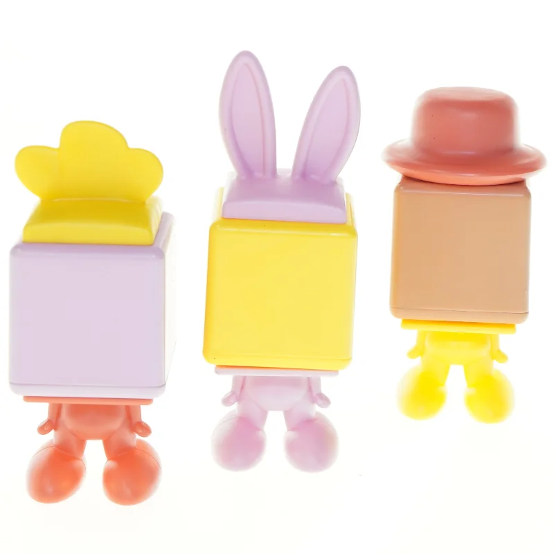 Farverige plastfigurer med dyreansigter (str. 14 x 5 cm)