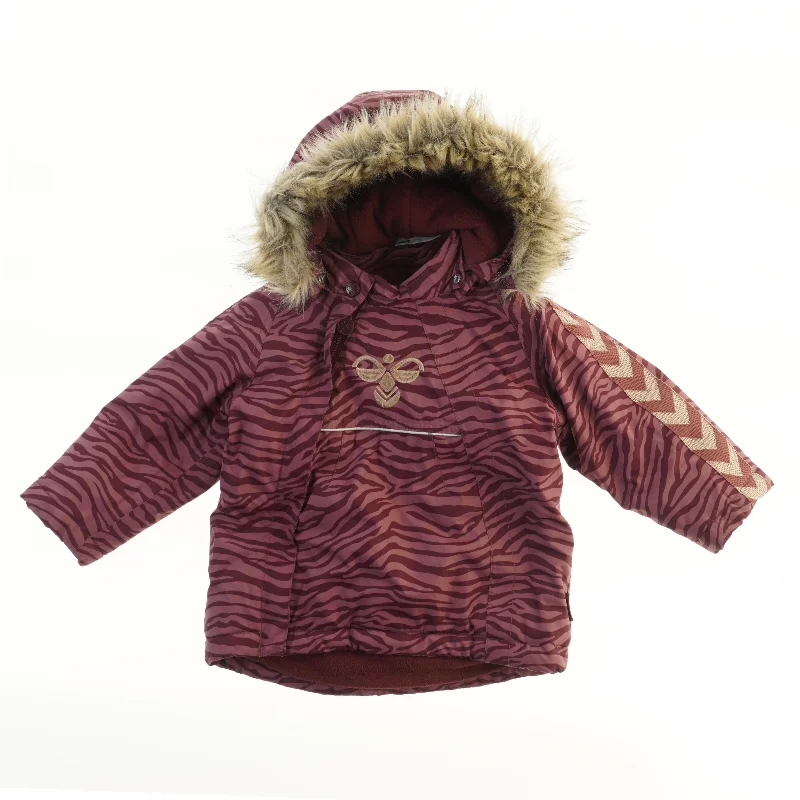 Vinterjakke med hætte og mønster fra Hummel (str. 86)