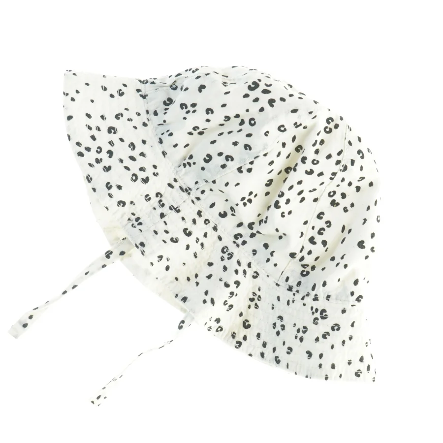 Plettet bølehat med bånd fra H&M (str. 86)