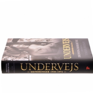 Undervejs : erindringer 1940-1972 af Margrethe II (Bog)