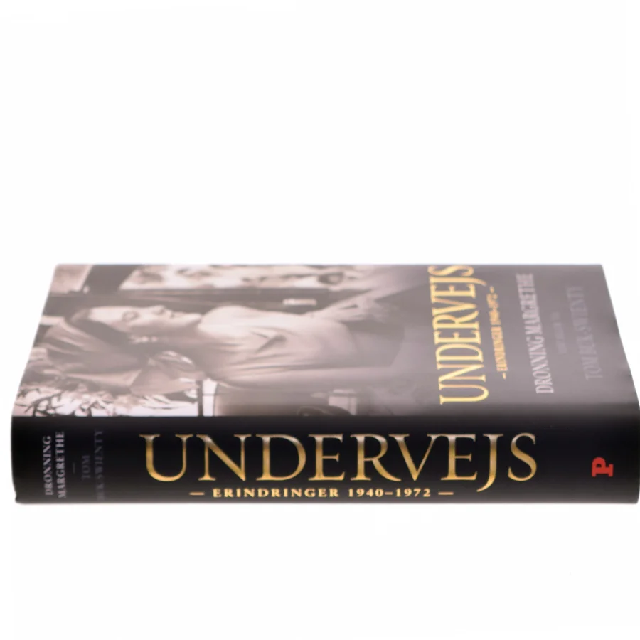 Undervejs : erindringer 1940-1972 af Margrethe II (Bog)