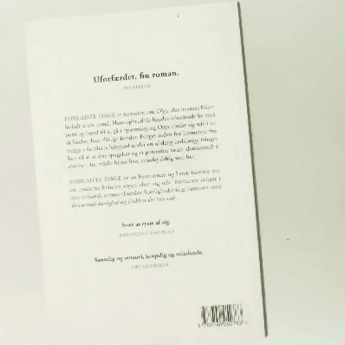 Forladte dage af Elena Ferrante (Bog)