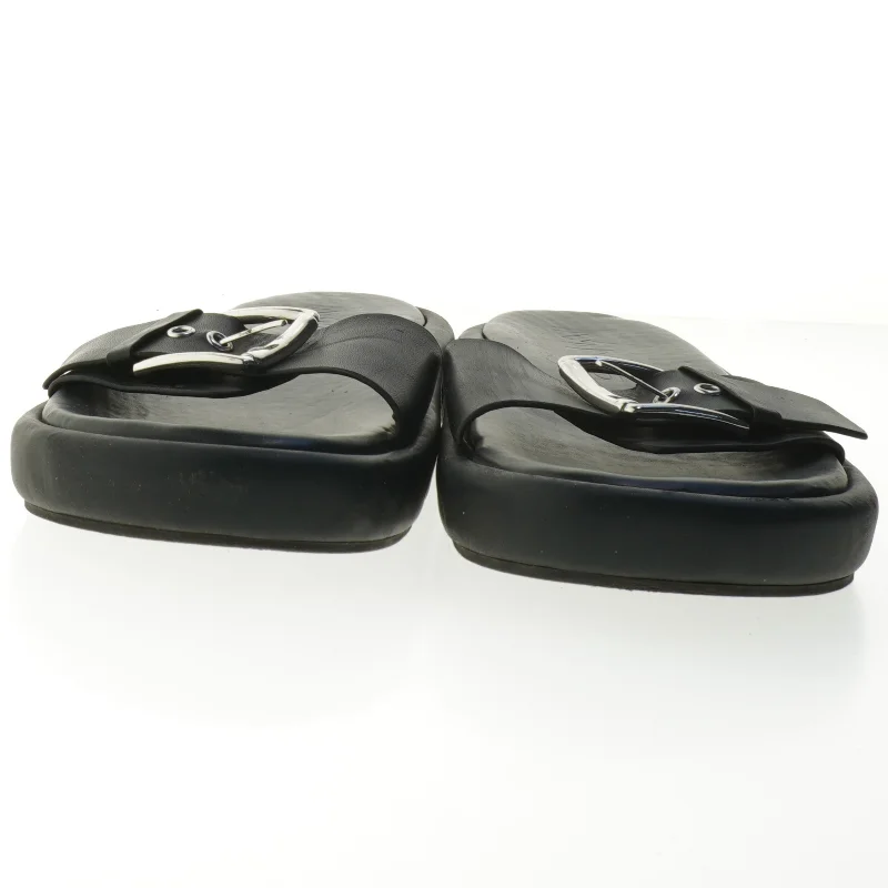 Sorte sandaler med rem fra Mng (str. 42 )