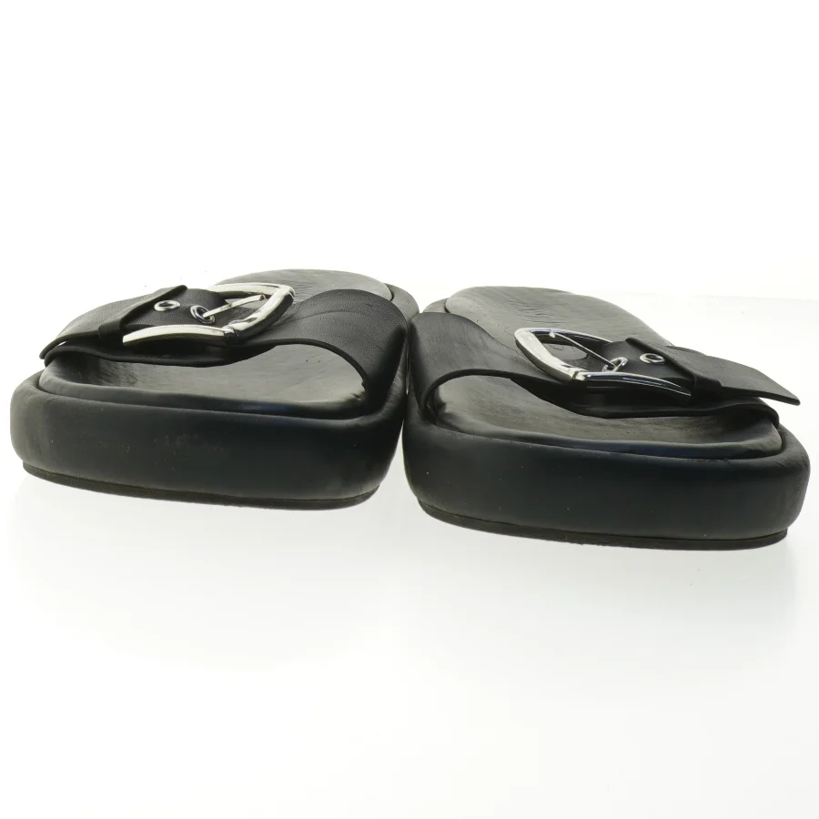 Sorte sandaler med rem fra Mng (str. 42 )