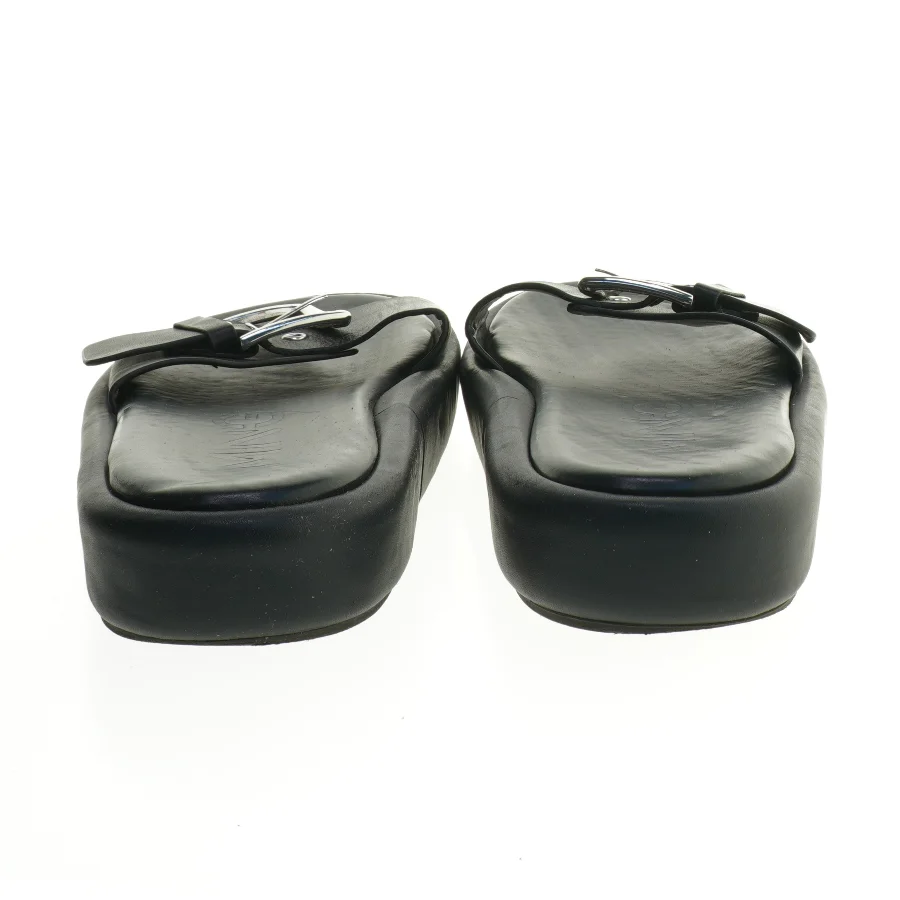 Sorte sandaler med rem fra Mng (str. 42 )