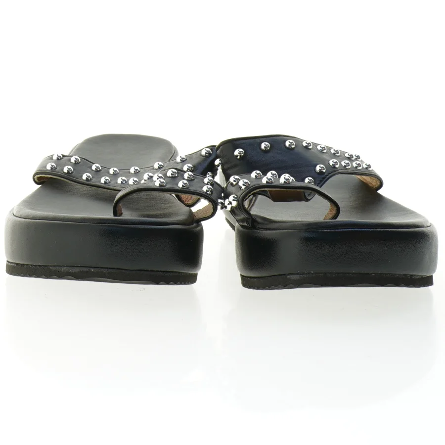 Sorte sandaler med nitter (str. 42)
