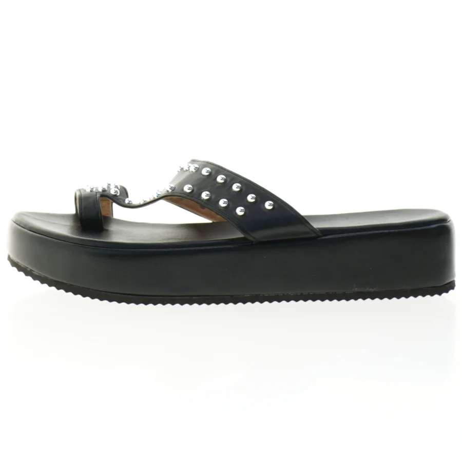 Sorte sandaler med nitter (str. 42)