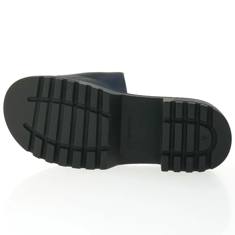 Sorte plateau-slides fra Asos (str. 42)