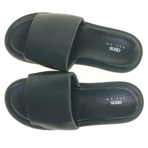 Sorte plateau-slides fra Asos (str. 42)