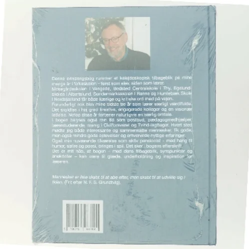 Livsmod og mælkebøtter : lærererindringer af Poul Kragelund (Bog)