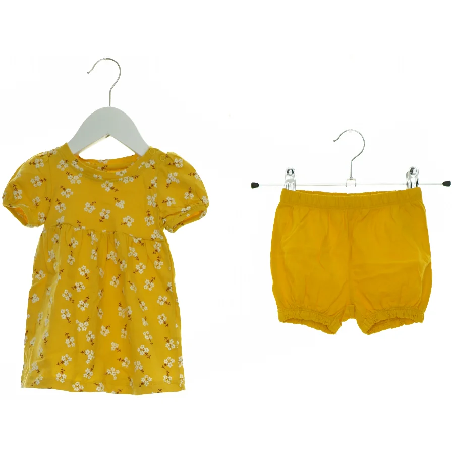 Sæt med kjole og shorts fra VRS (str. 68 cm)