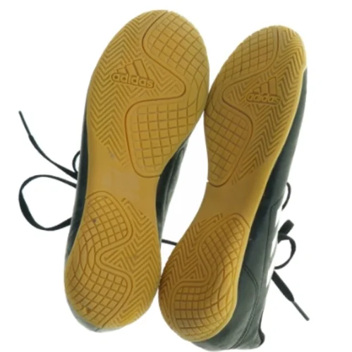 Brugte sorte Adidas indendørs fodboldsko fra Adidas (str. 37)