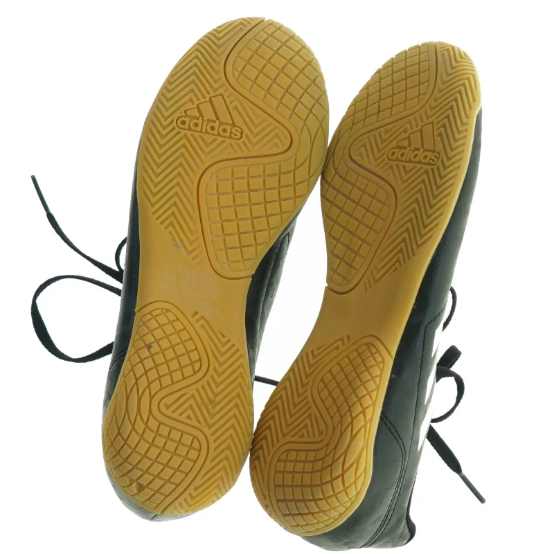 Brugte sorte Adidas indendørs fodboldsko fra Adidas (str. 37)