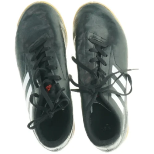 Brugte sorte Adidas indendørs fodboldsko fra Adidas (str. 37)