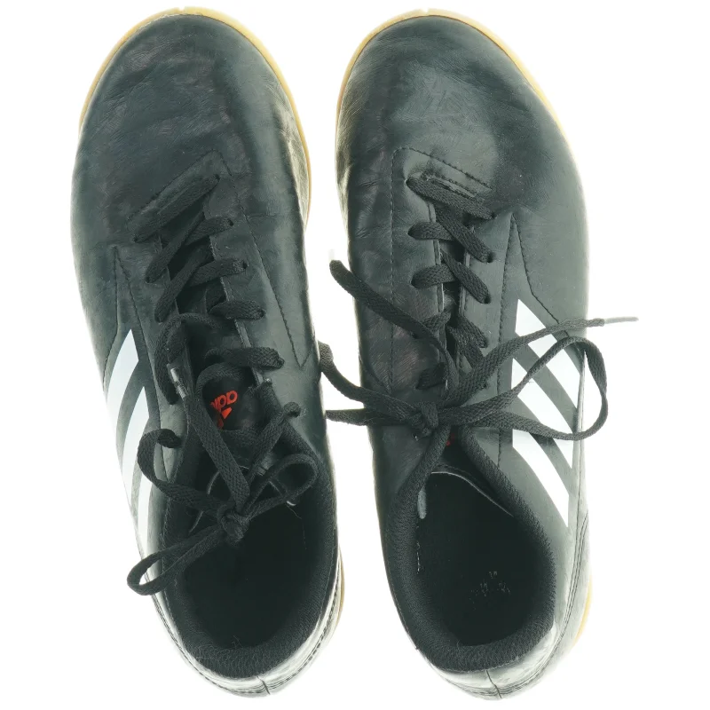 Brugte sorte Adidas indendørs fodboldsko fra Adidas (str. 37)