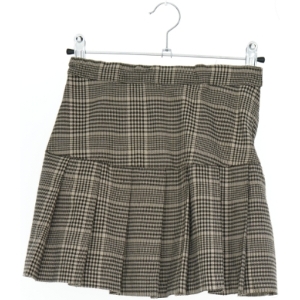 Ternet nederdel fra H&M (str. 134)