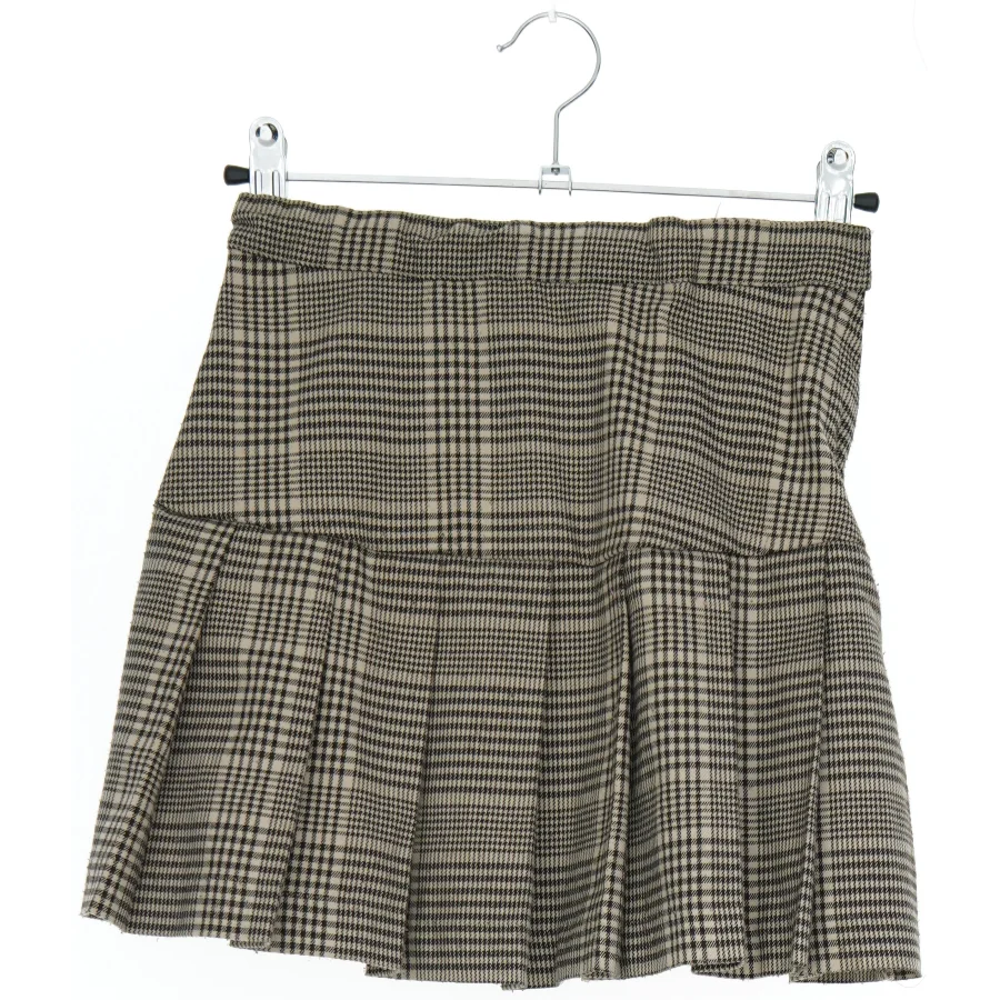 Ternet nederdel fra H&M (str. 134)