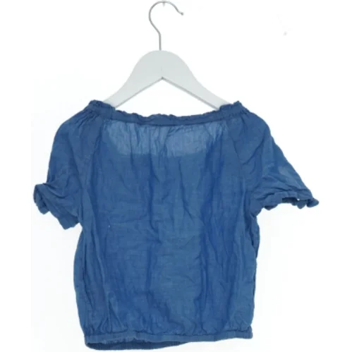 Blå off-shoulder bluse fra H&M (str. 134)