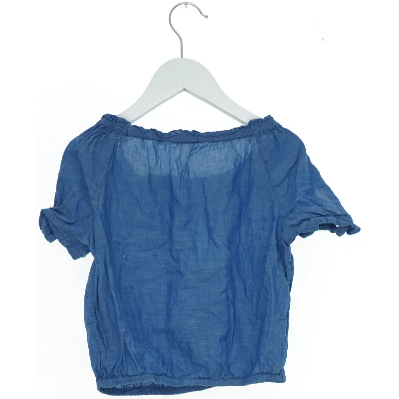 Blå off-shoulder bluse fra H&M (str. 134)