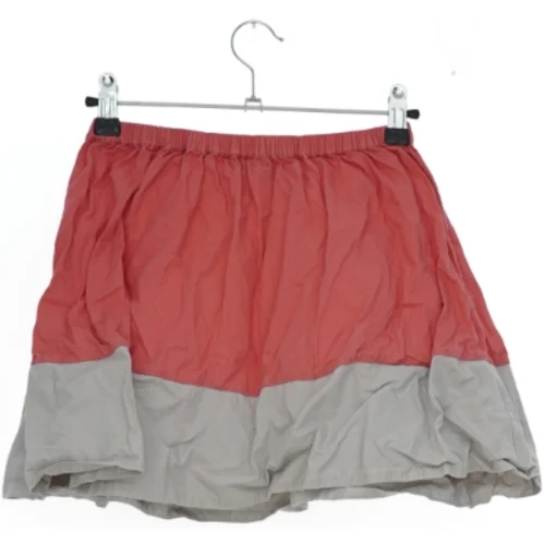 Tofarvet nederdel fra Norlie (str. 134)