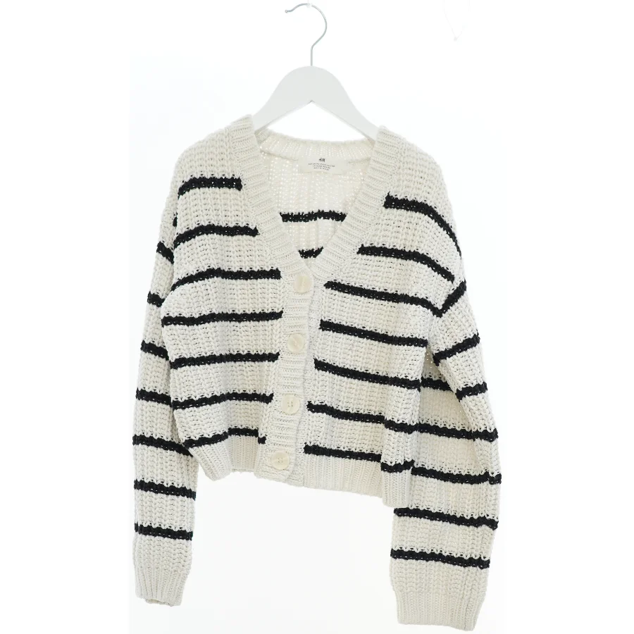 Stribet cardigan med knapper fra H&M (str. 140)