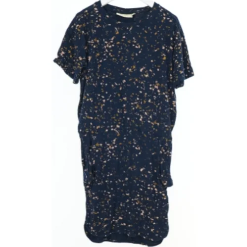 Kjole med kort ærme og print fra Soft Gallery  (str. 128)