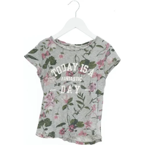 Bluse med blomsterprint fra H&M (str. 140)