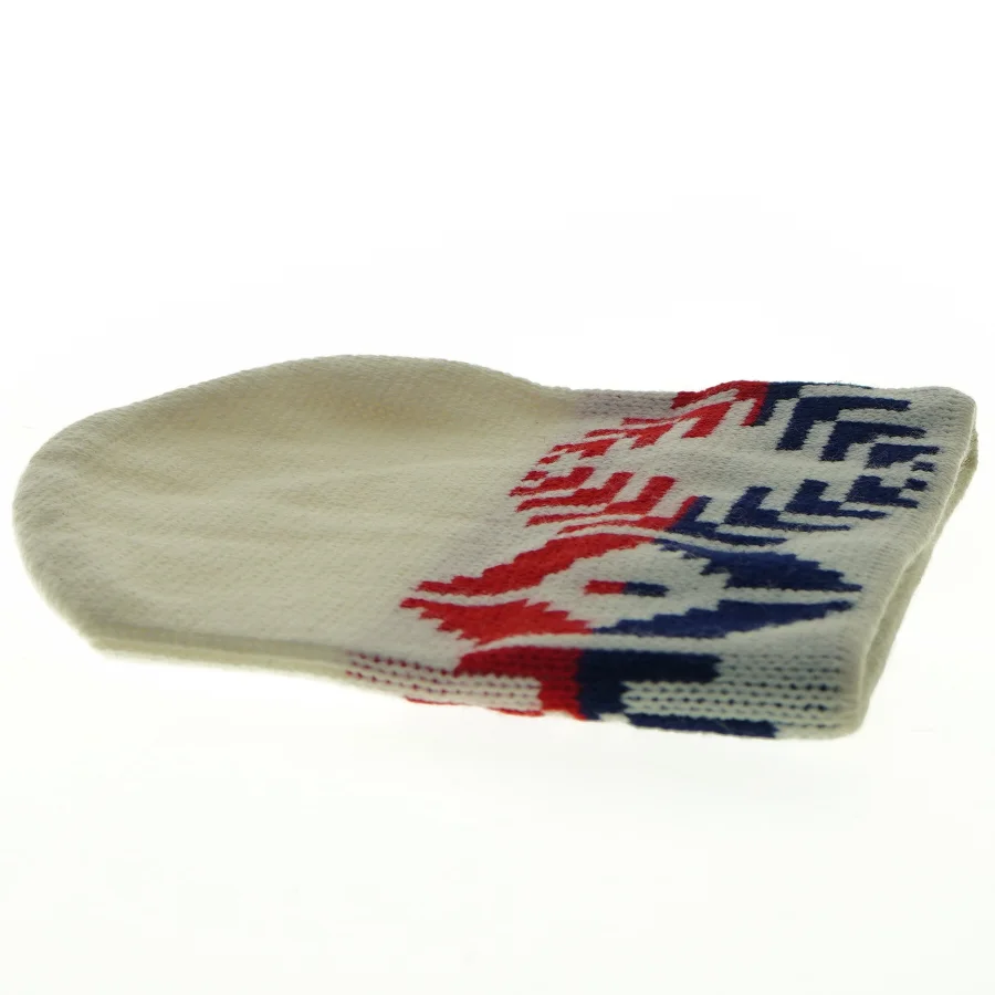 Strikket hue med mønster (str. 20 x 22 cm)