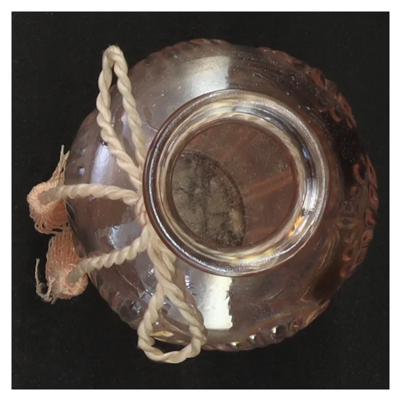 Glasvase med flettet pynt og kvaste (str. 12 x 7 cm)