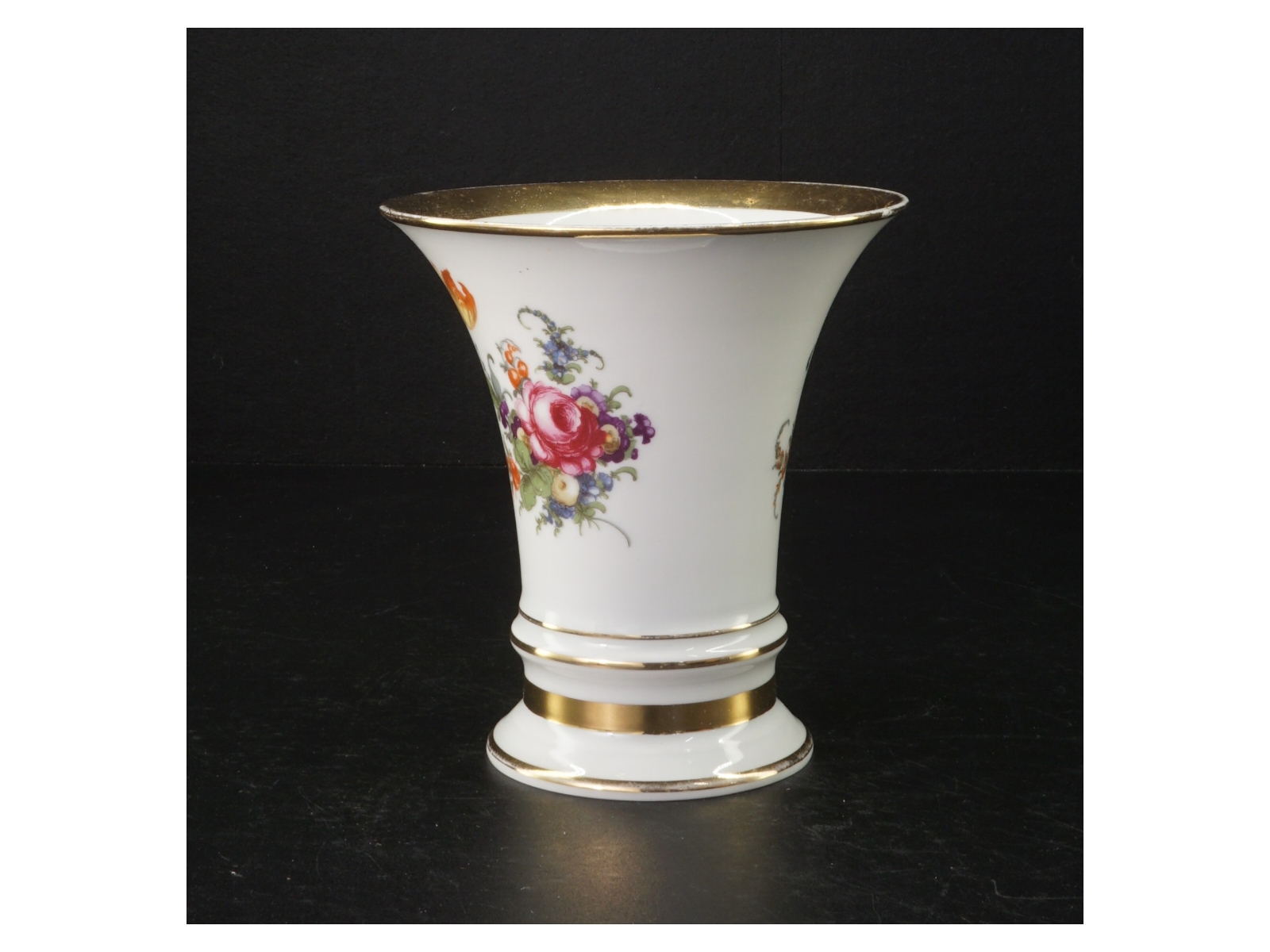 Porcelænsvase (str. 14 cm)