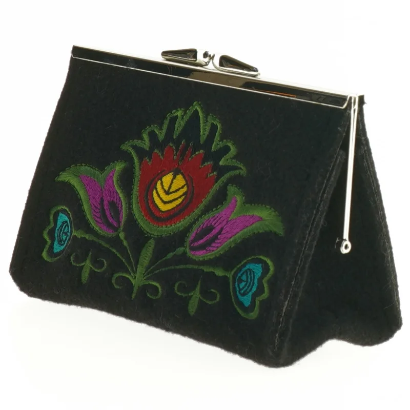 Broderet stofpung med metal lukning fra Goshico (str. 16 x 11 x 7 cm)